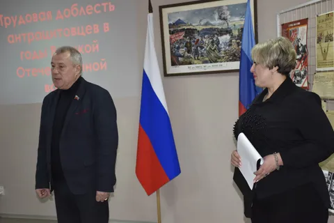 Гость выступает перед зрителями